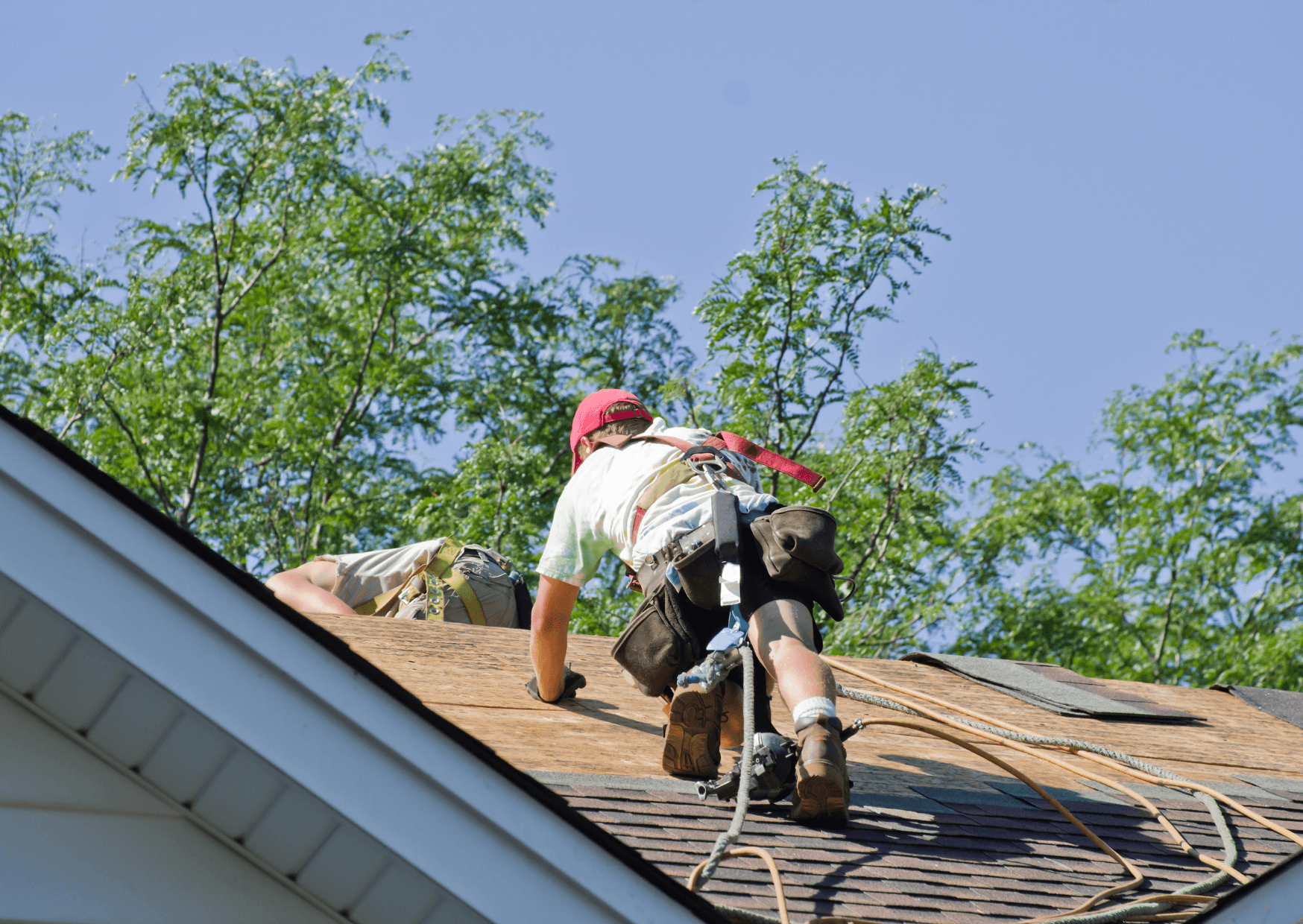 photo d'une installateur sur une toiture