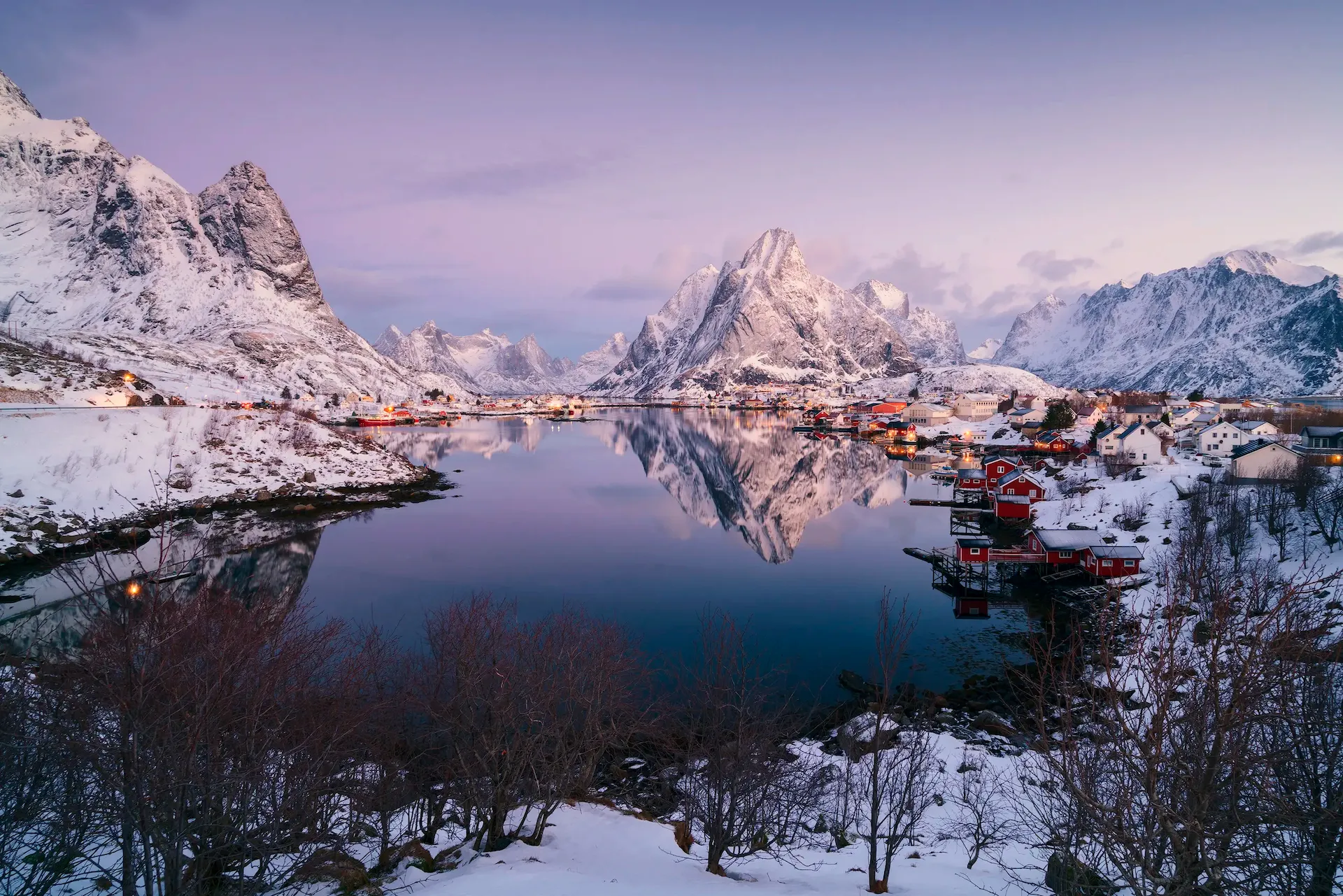 Vista del pueblo de Reine en las Islas Lofoten, Noruega