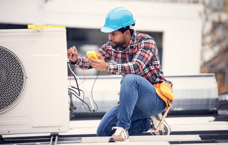 HVAC technician installing a new air conditioning unit for a Mississauga home