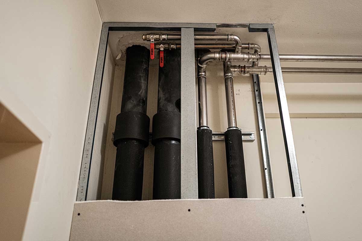 Roots Hub mit hybrider Wärmequelle  aus stiller Luftwärme und Erdwärme