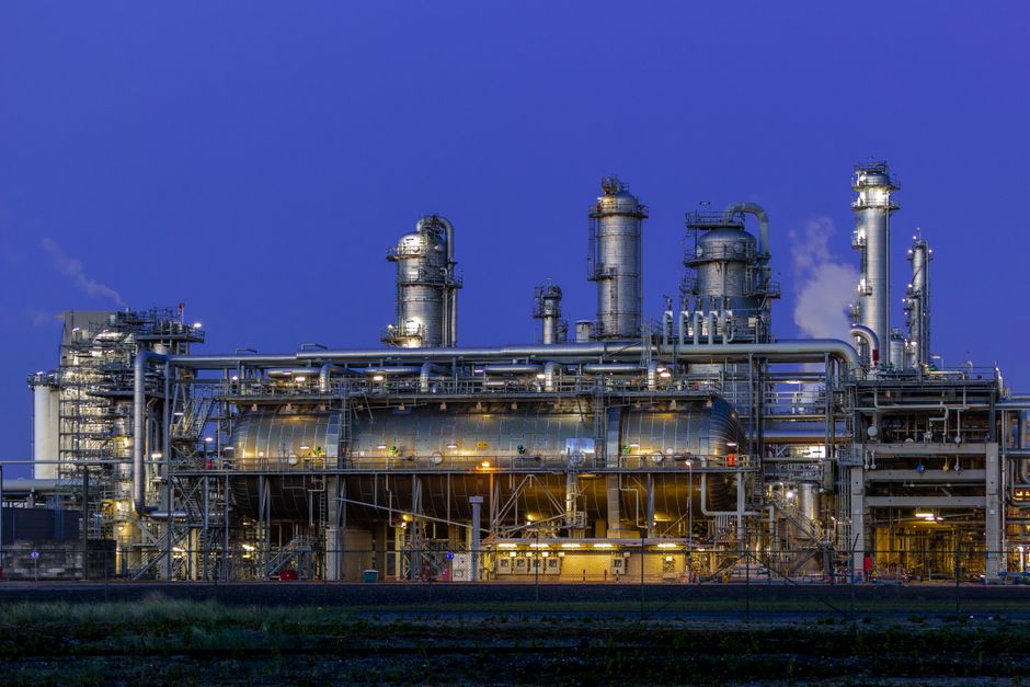 Air Products just wrote off $2.9 billion on clean energy, and Wall Street cheered