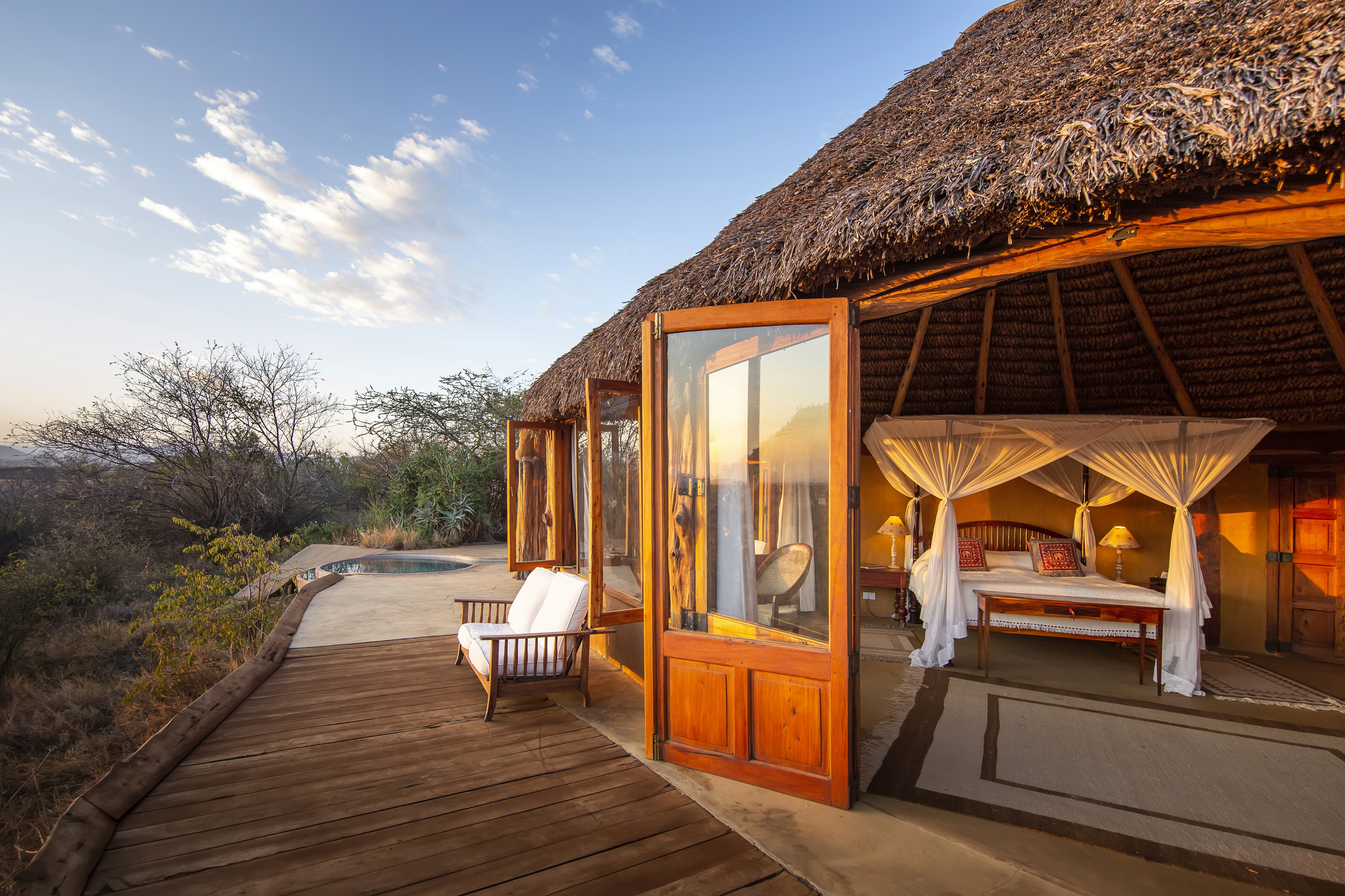 Tree Camp i Mashatu Game Reserve, Botswana – unikt boende byggt på en platå i ett träd, med säng omgiven av myggnät under ridresa med Africa by Horse.