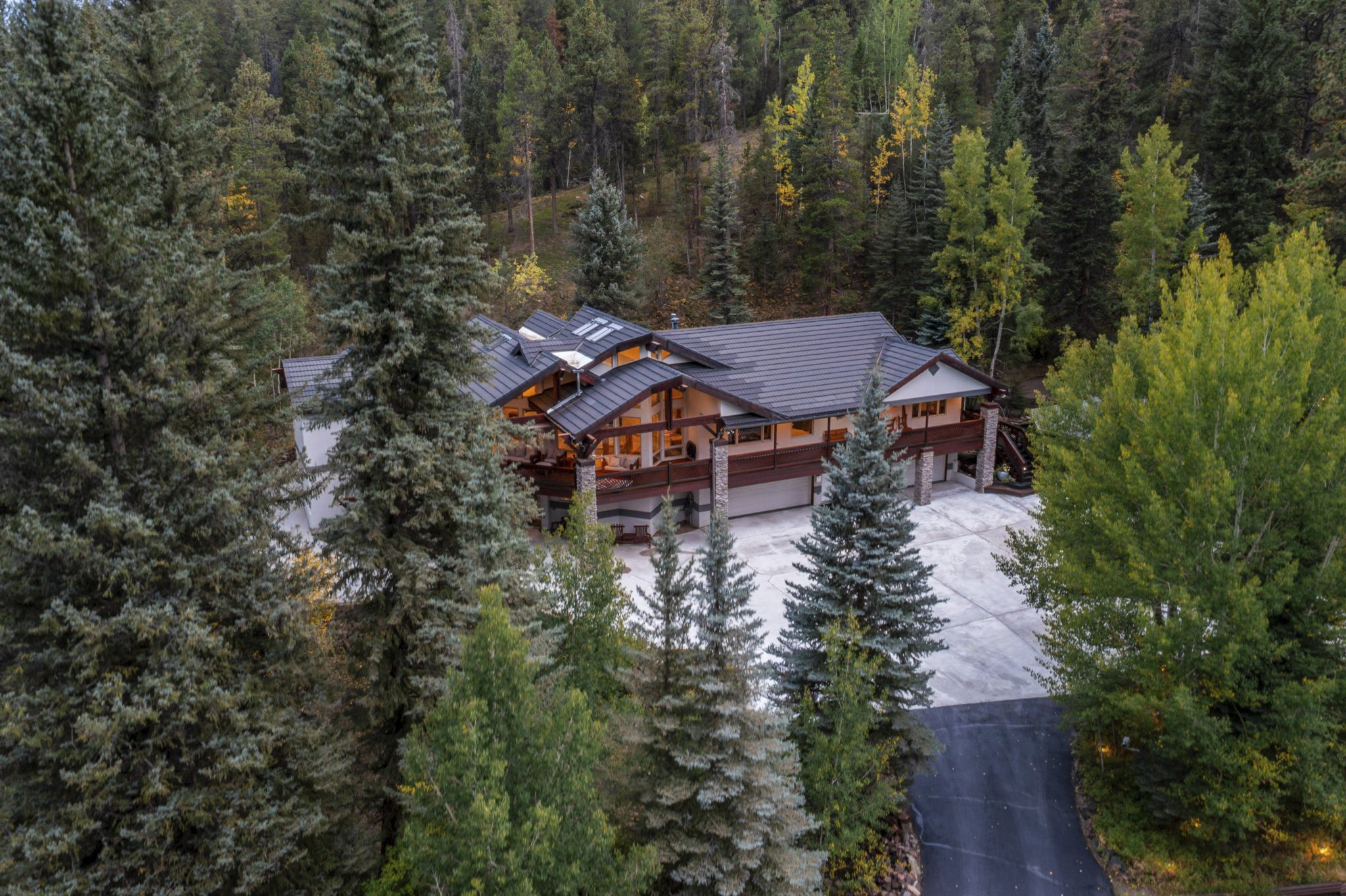 African women in traditional clothes
