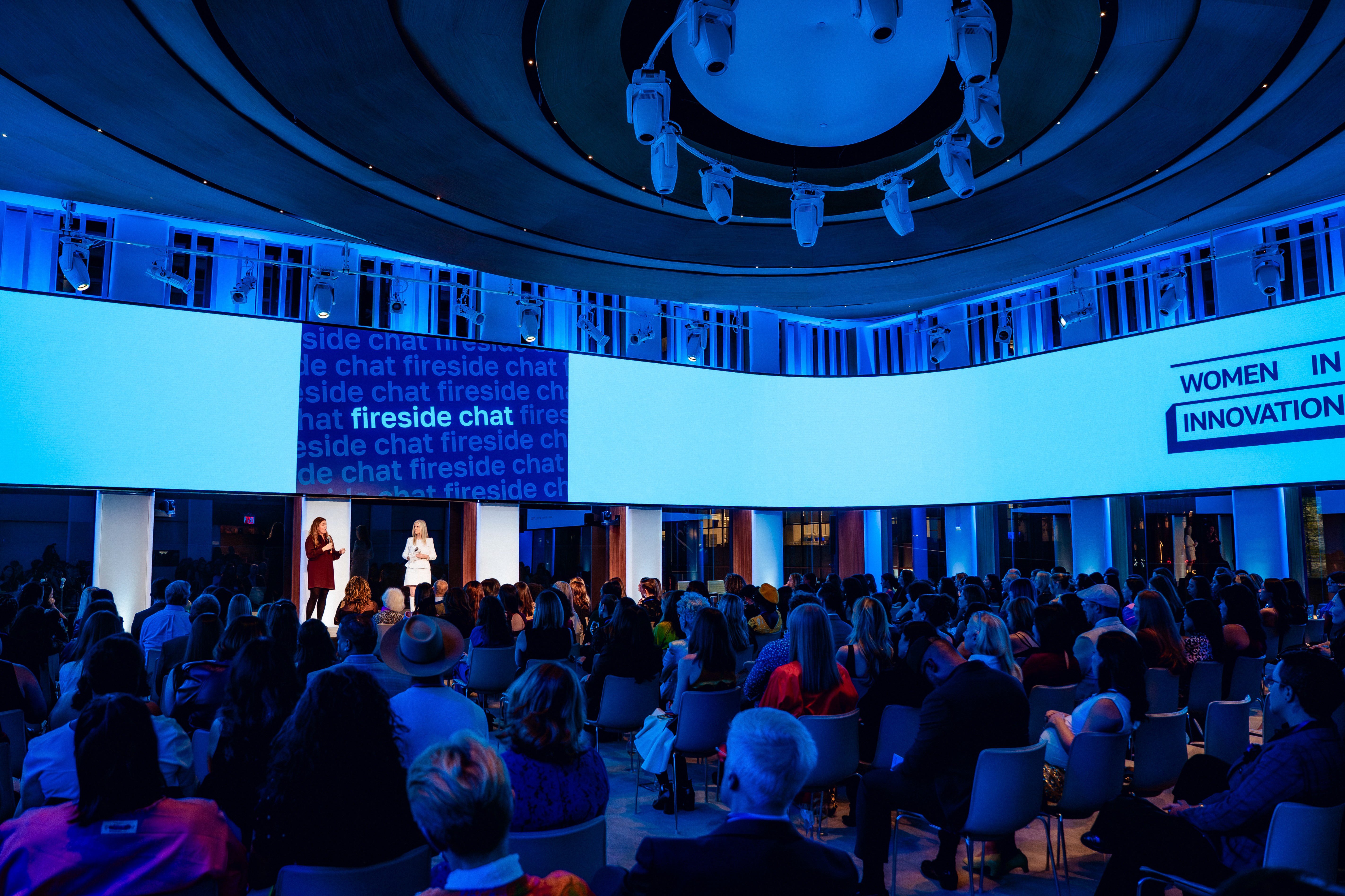 Image of Joanna Basset talking towards the stage after winning the B2B Organization Award