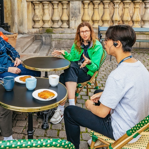 תחנת קפה נעימה בבית קפה רויאל תיאטר עם מחירים מיוחדים באופן בלעדי לאורחינו