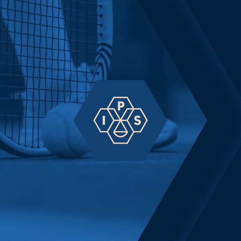 mlody-sportowiec-tenis