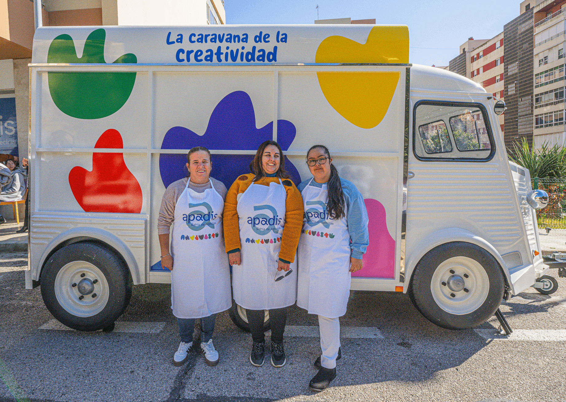 Logotipo formado por las palabras weuta en blanco sobre fondo naranja corporativo.