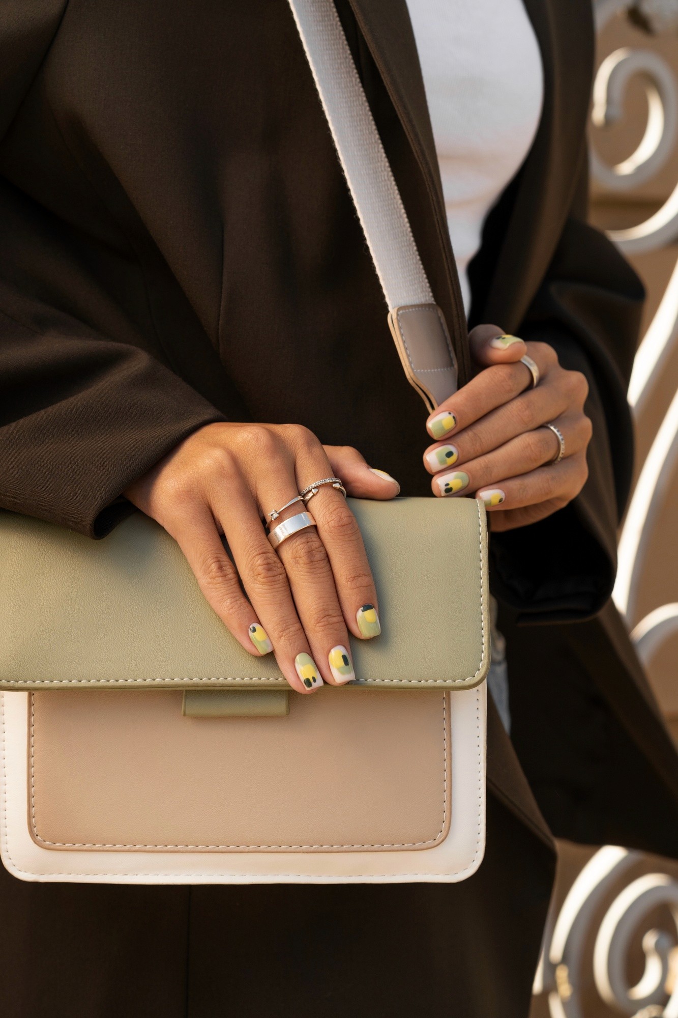 Geometrie im Nageldesign: Stil, Präzision und Vielseitigkeit