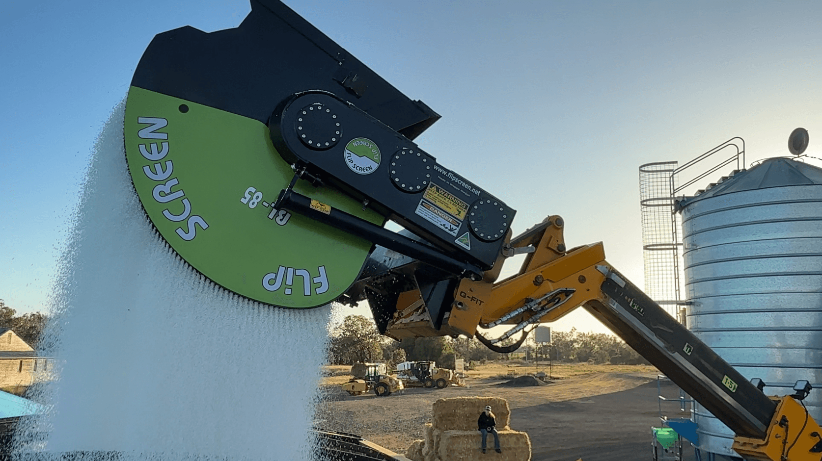 E20 FlipScreen on an Excavator 1