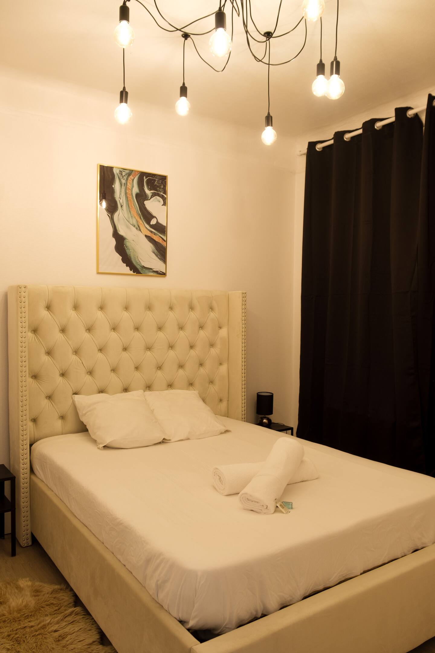 Intérieur d’un appartement Holyguest lumineux près de CDG et Paris