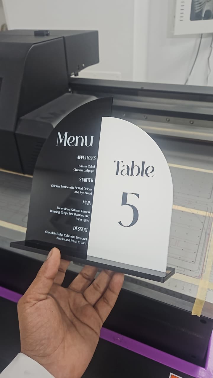 Customized premium looking retail & restaurants acrylic table stand