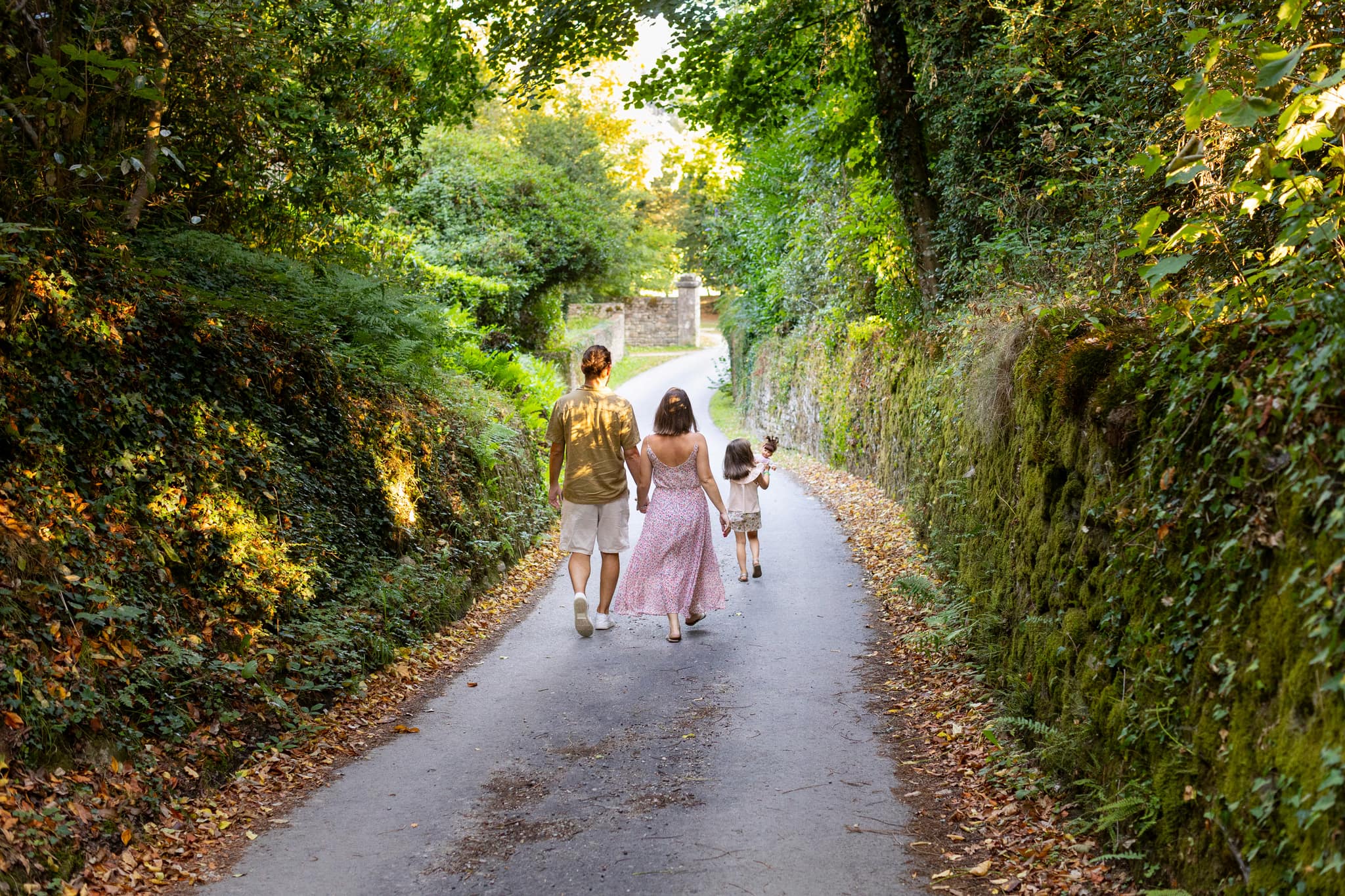 famille qui se promène