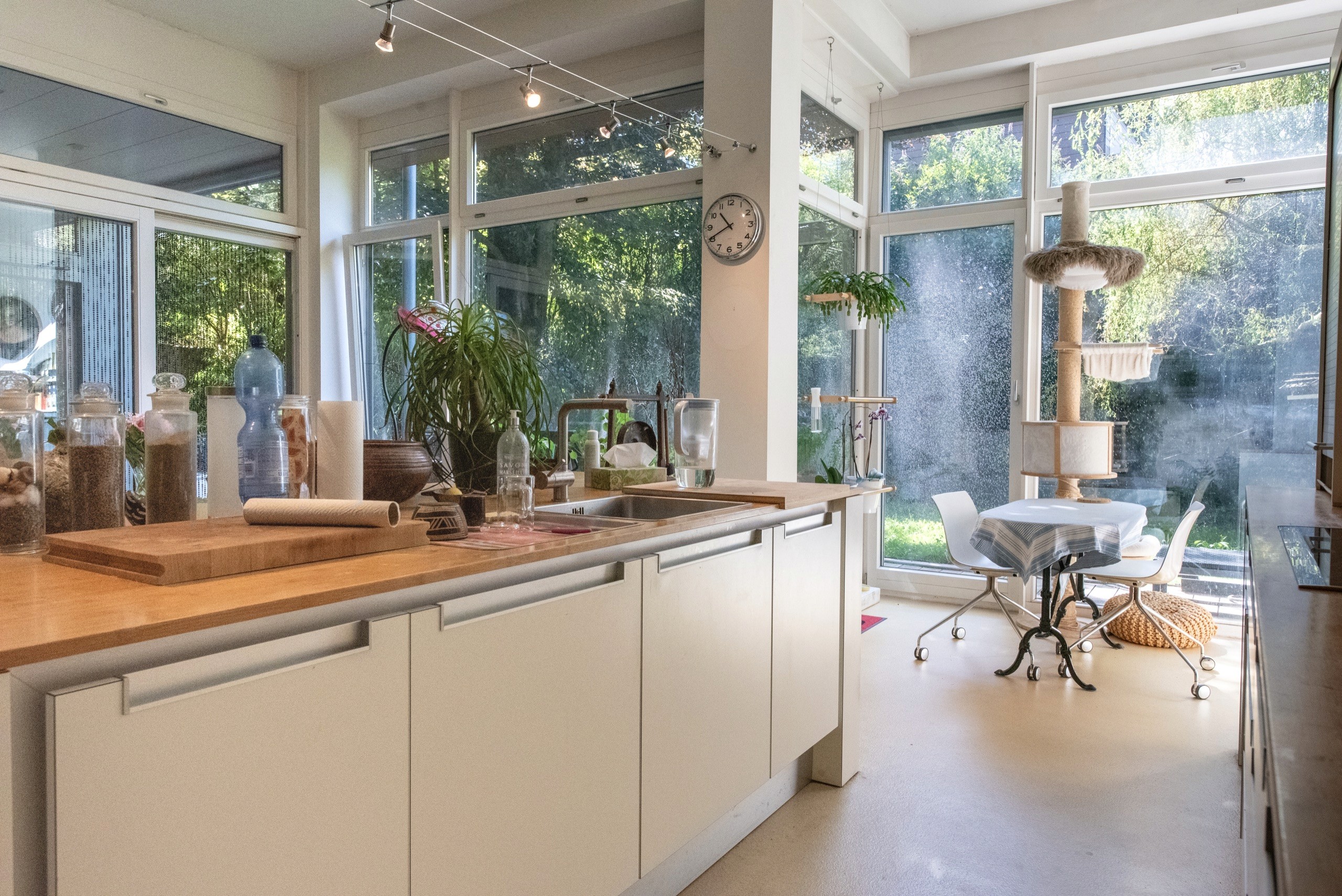 Coin petit-déjeuner du plot central de la cuisine équipée, Cheseaux-sur-Lausanne