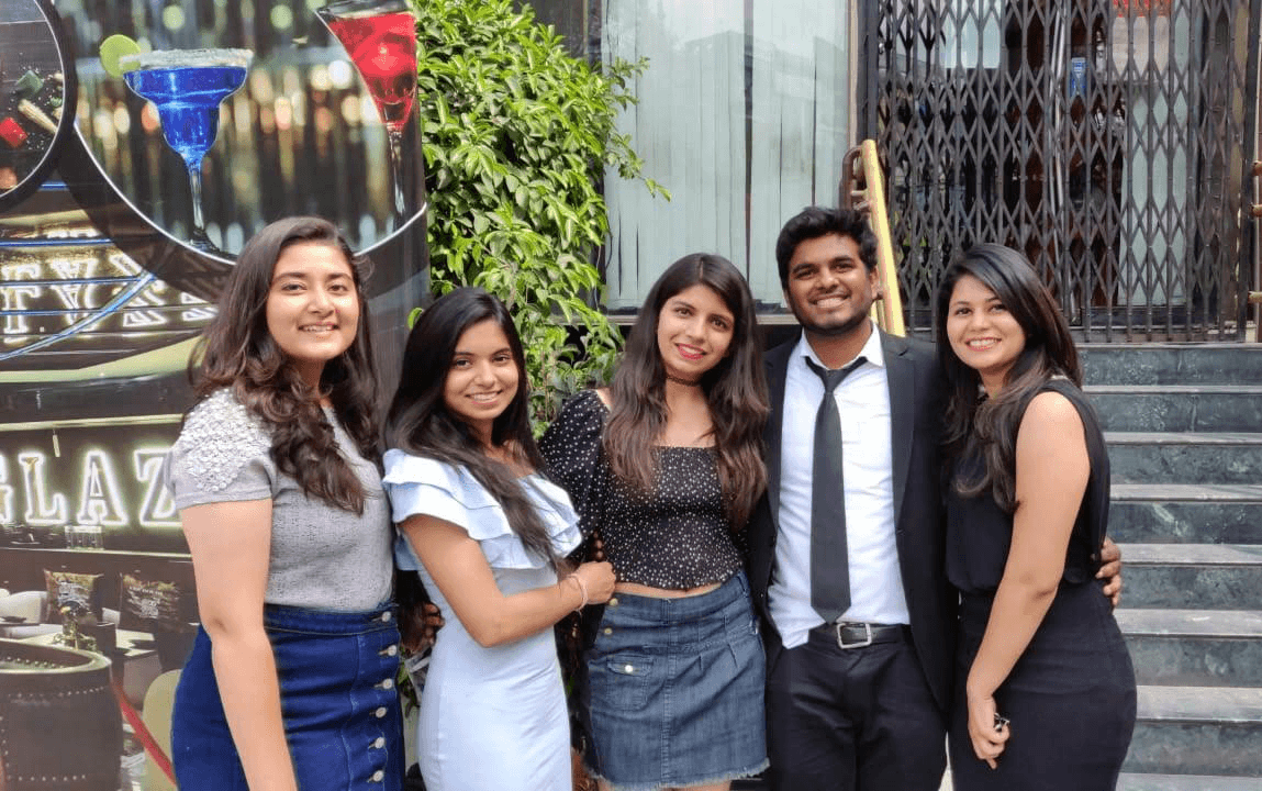 Image of Richa Chordia with her friends