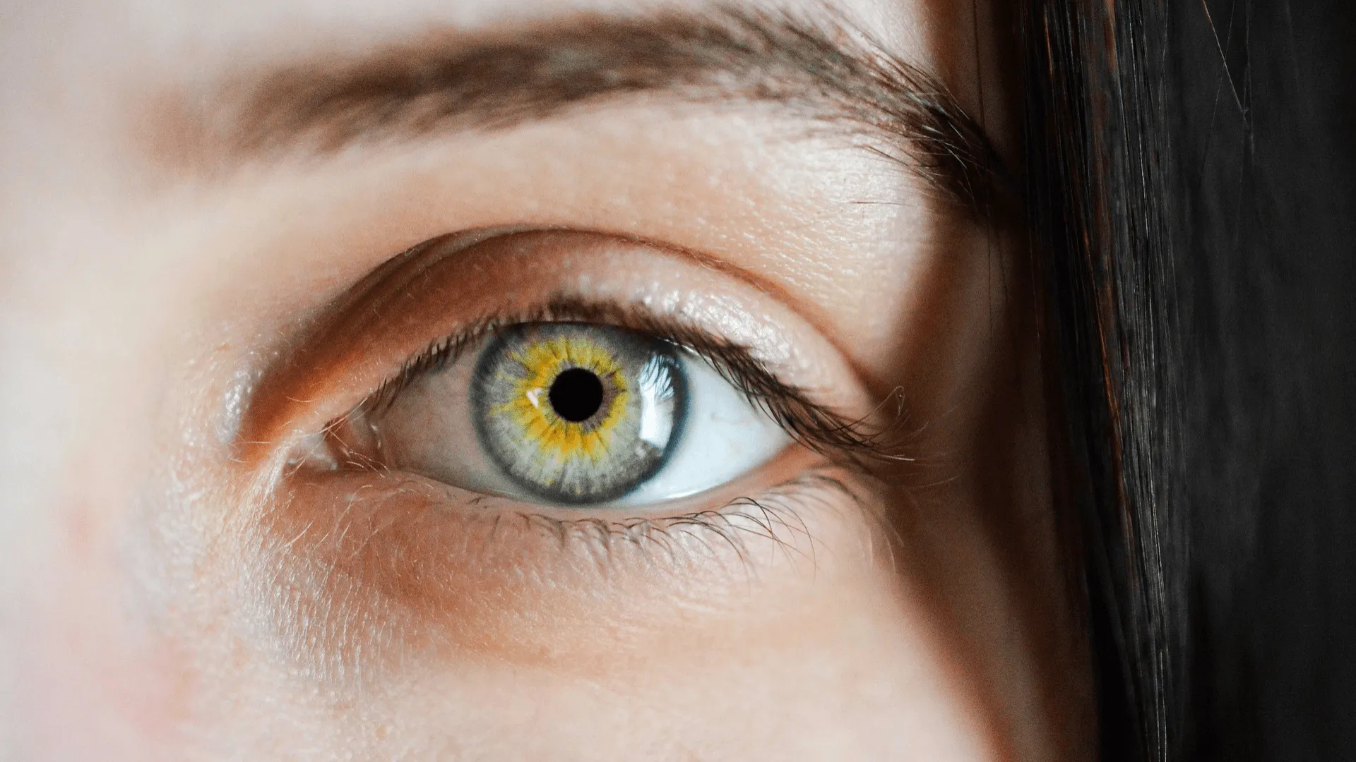 A close up of a womans eye