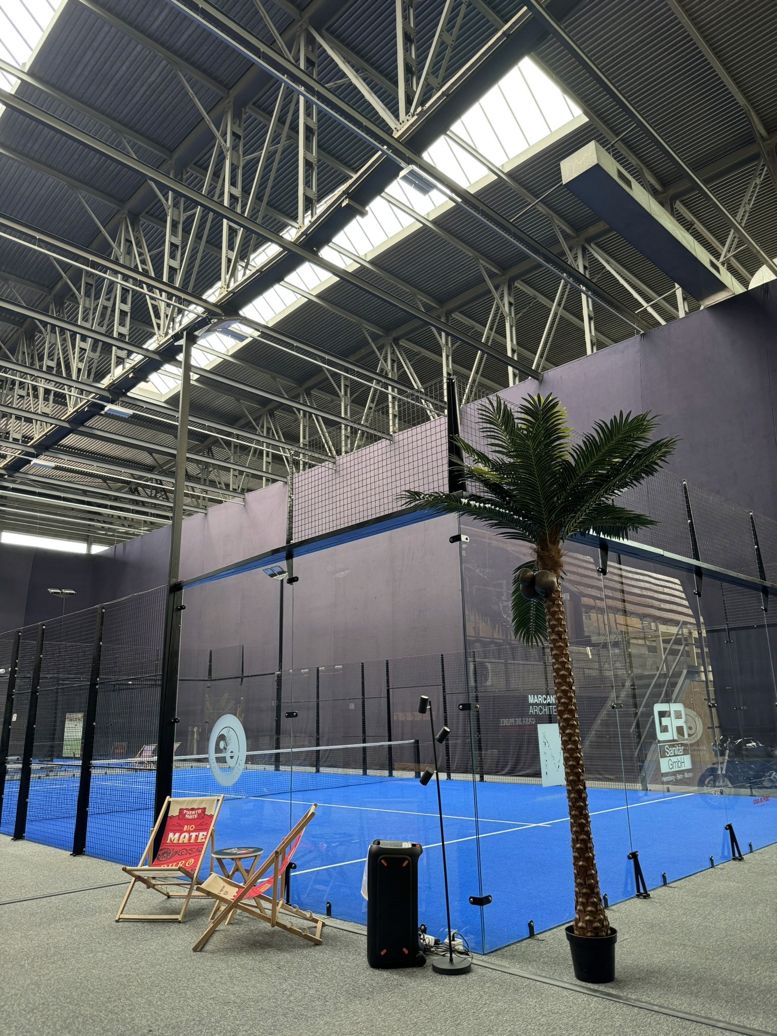 Casa de Padel mit Palme