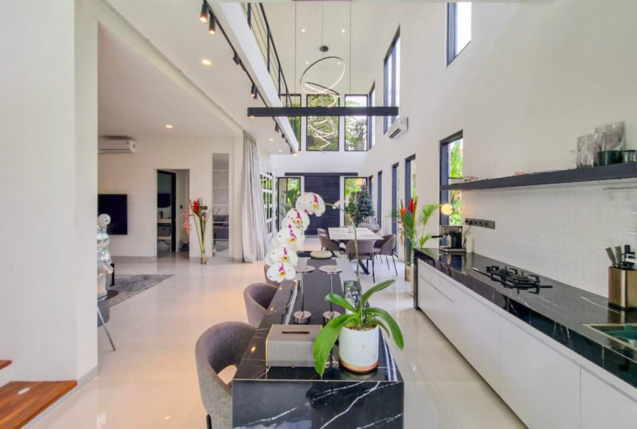 A 2-bedroom villa in Canggu, Tumbak Bayuh, with a rooftop, two terraces, and panoramic rice field views