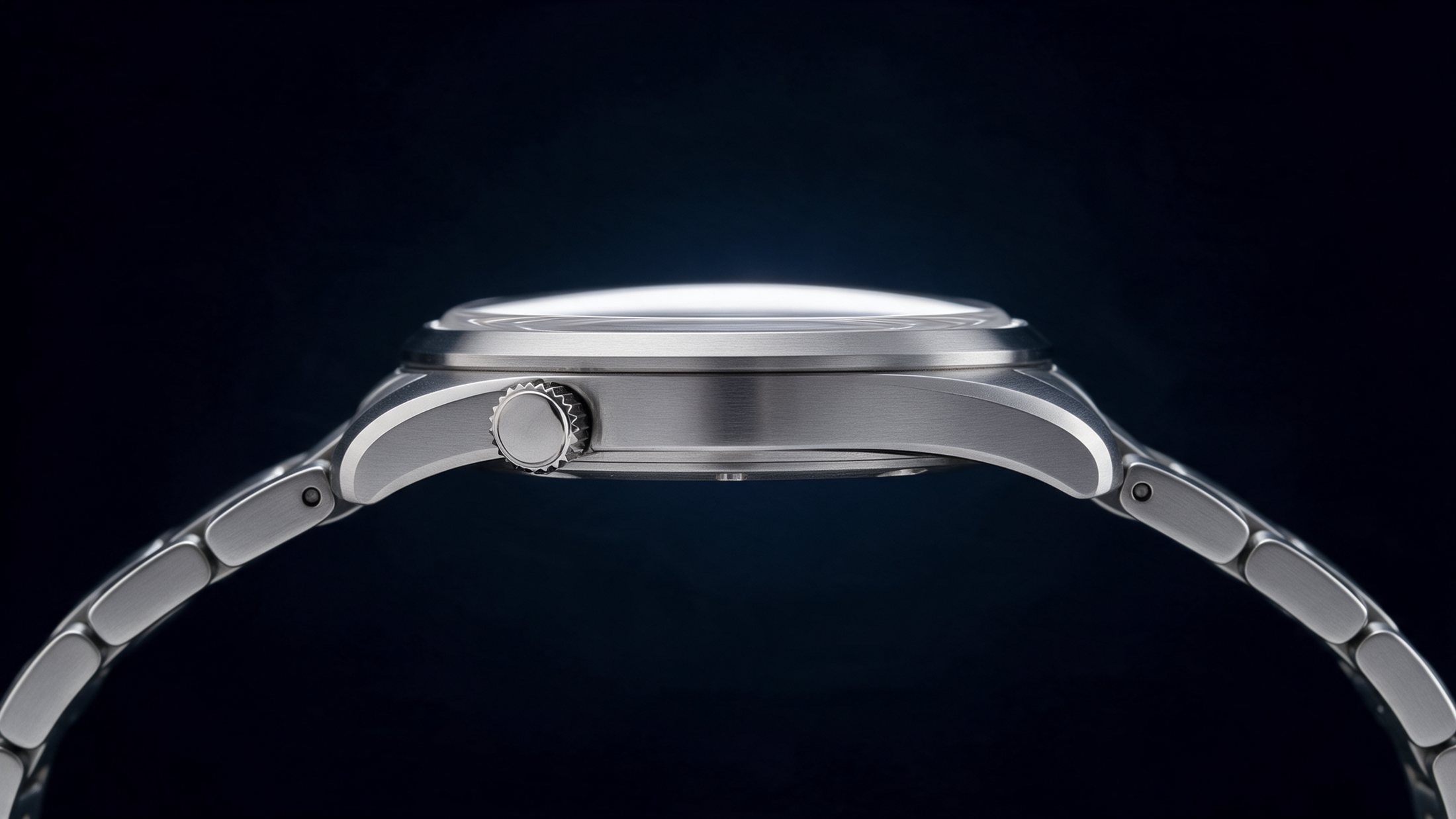 Middle 39 in side profile showing the 11.4 mm case and domed crystal