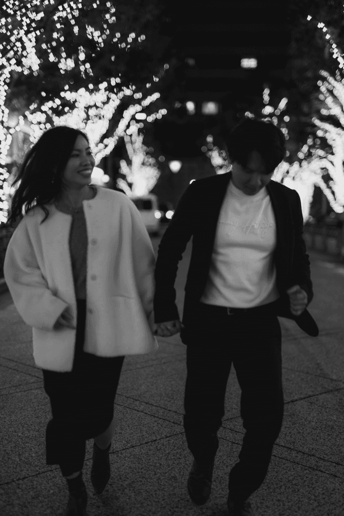 Couple photoshoot black and white image in Tokyo