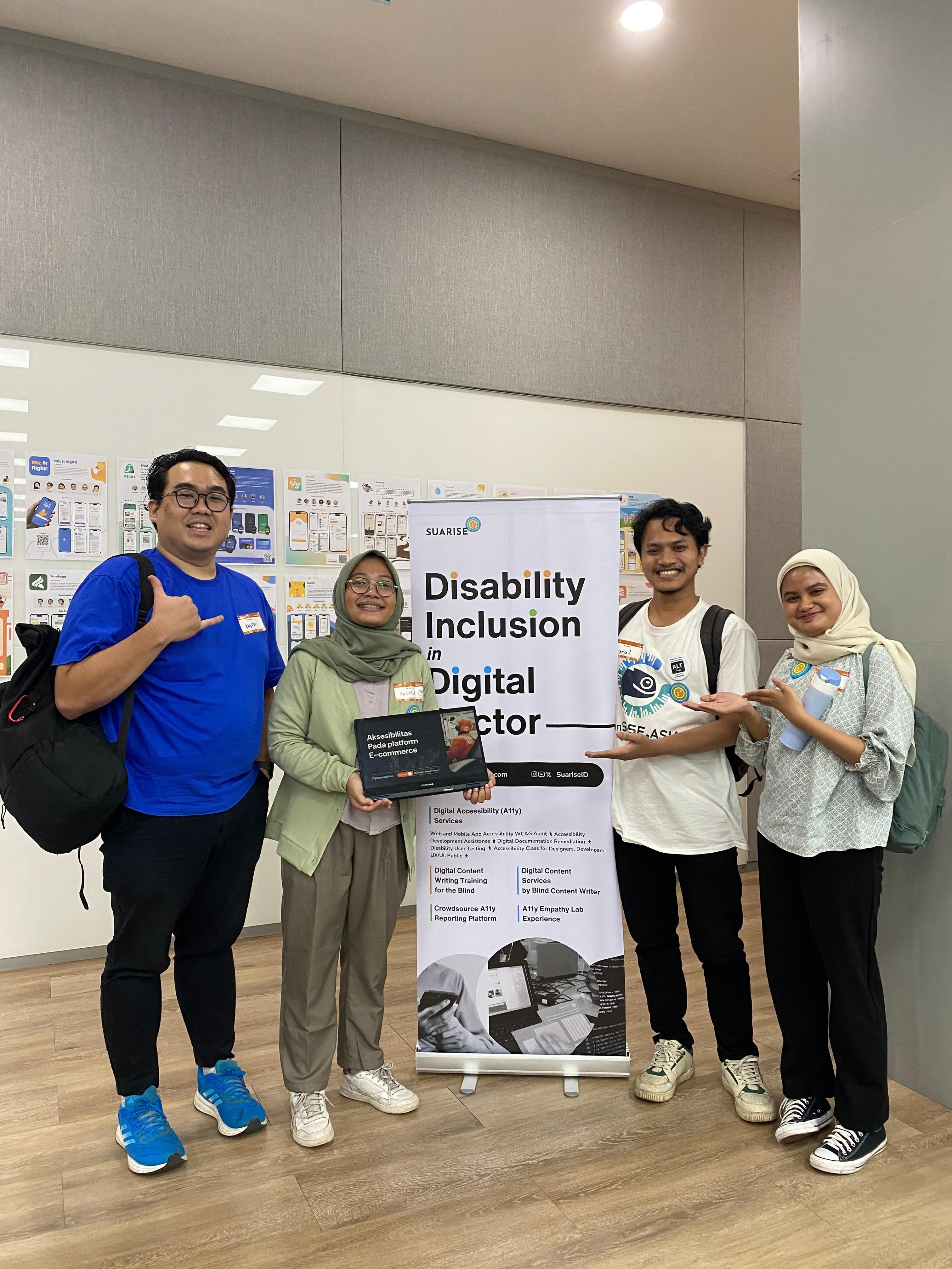 Foto team A11y bootcamp terdiri dari 4 orang
