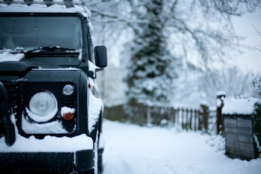 4x4 car in snow