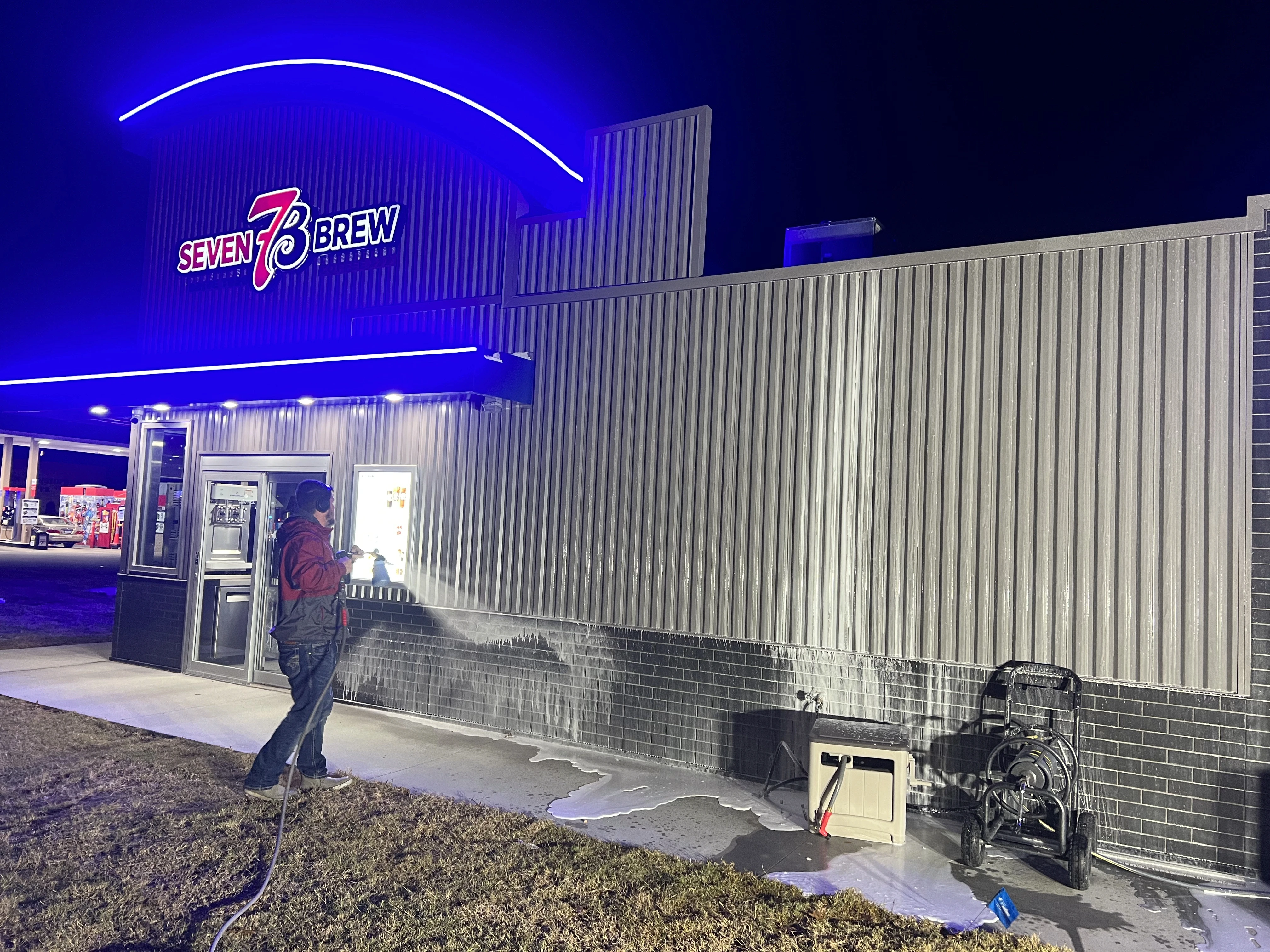 Commercial pressure Washing a vertical surface
