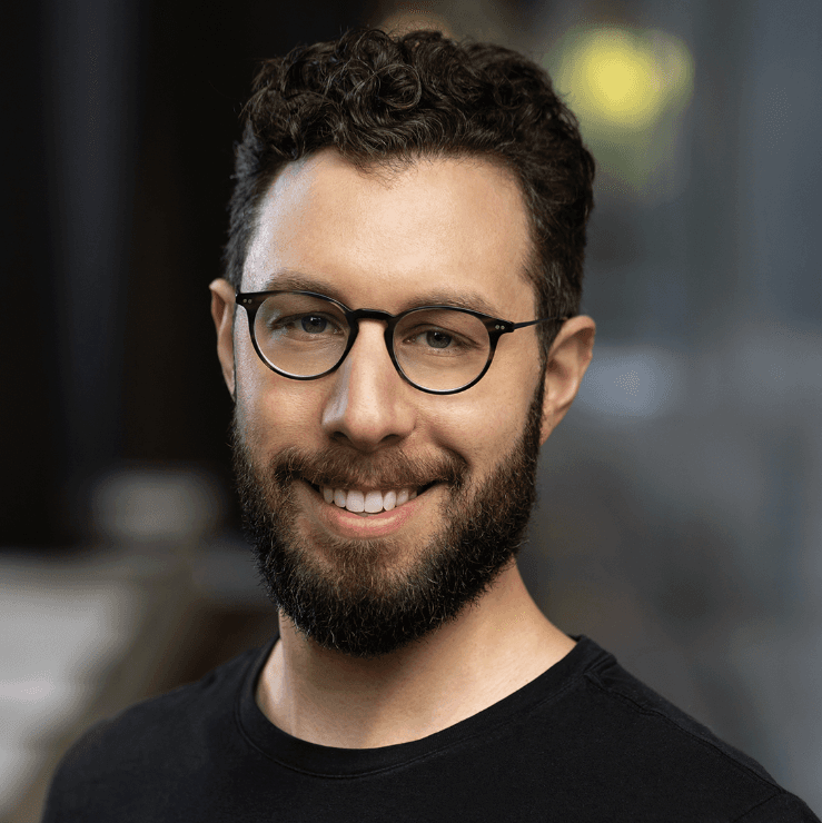 woman on focus photography