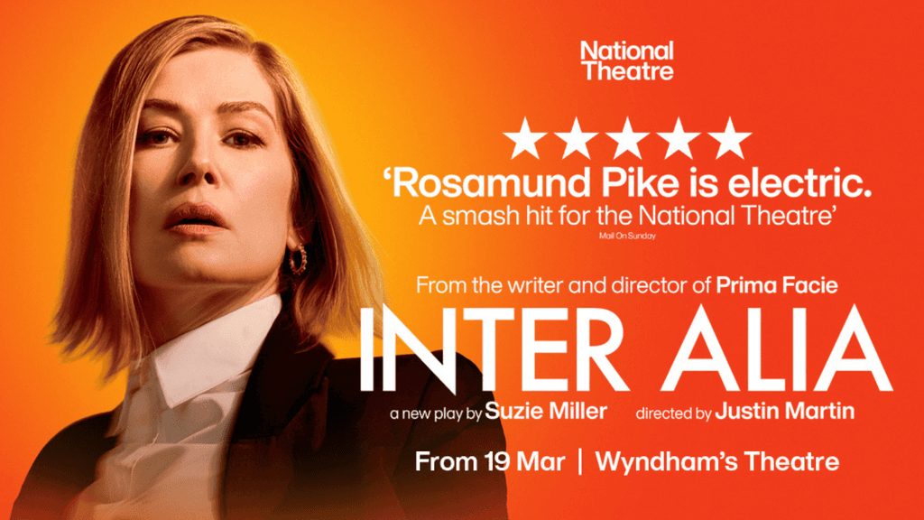 Rosamund Pike spiller hovedrollen i Inter Alia på Wyndham's Theatre i London fra den 19. marts 2026.