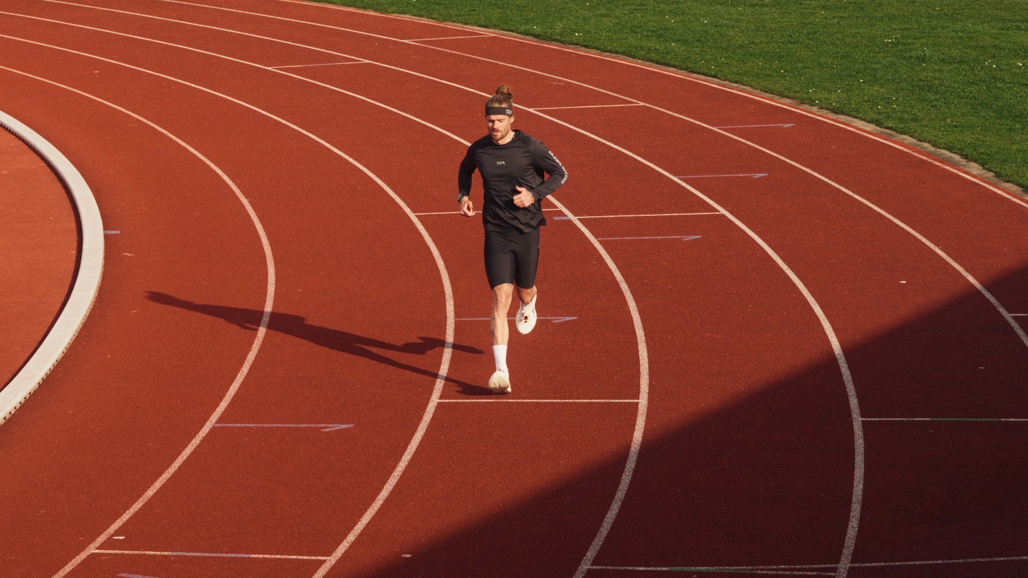 Batch.Works logo over a photo of a box of 3D printed objects