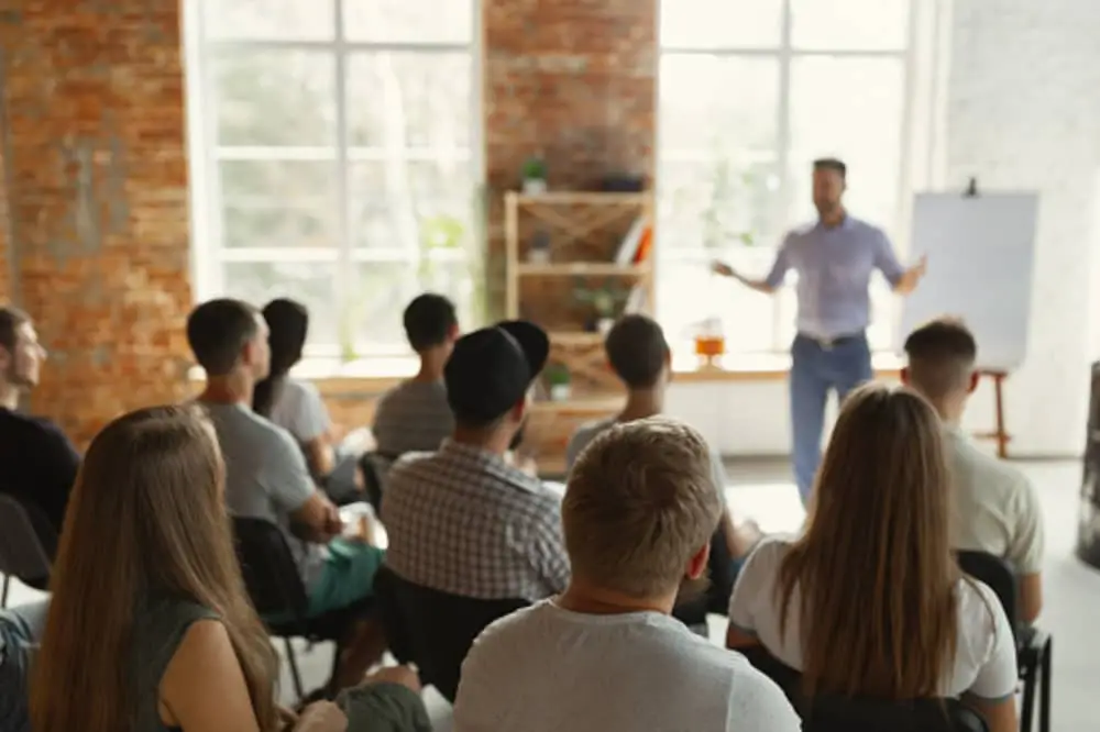 How does a College speech class work?