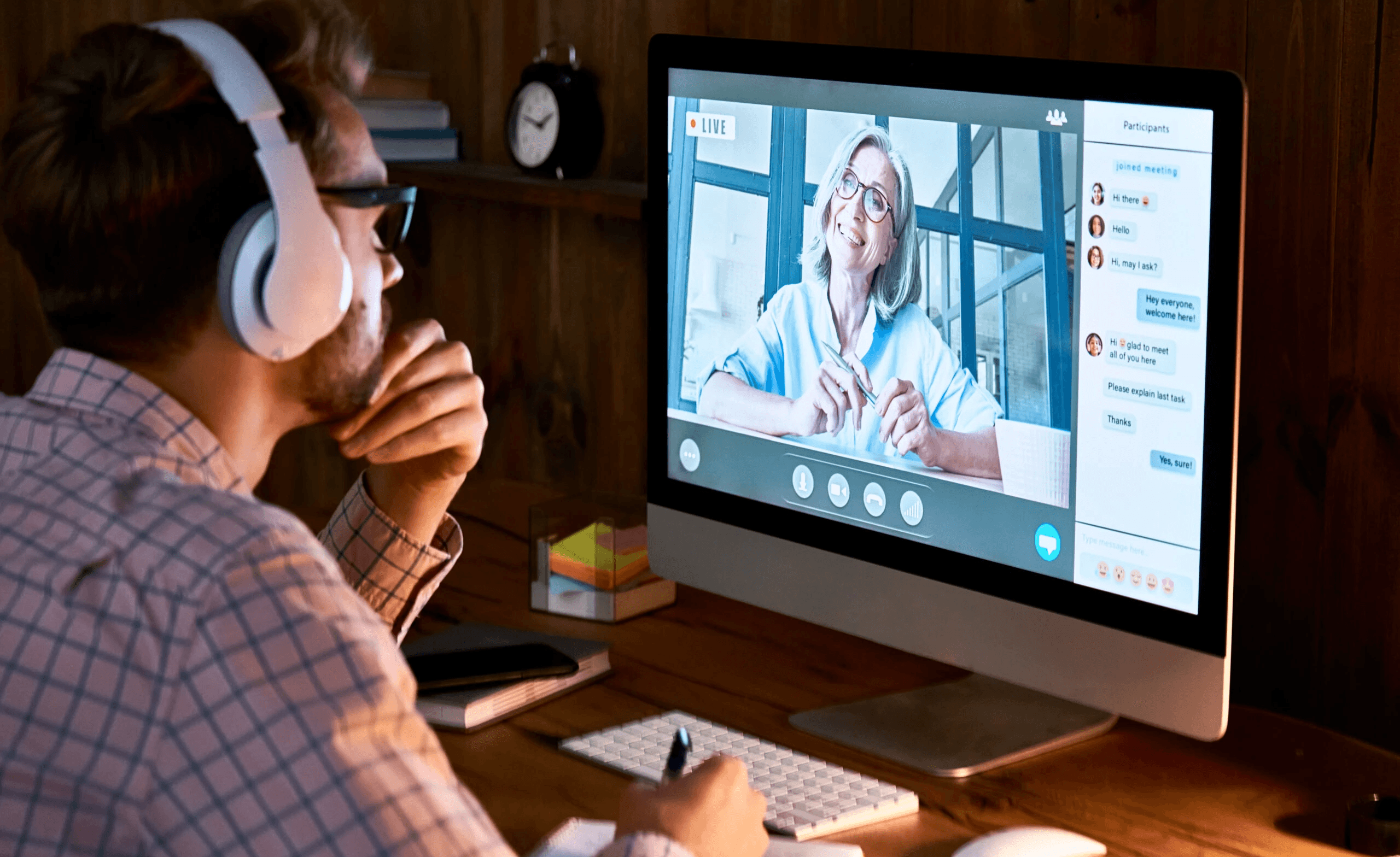  Students learning through an online class - Online Chinese Courses for College Credit