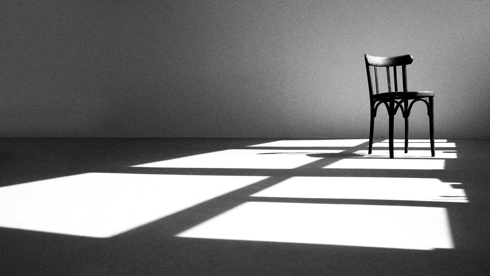 Concetrated triathlete grayscale