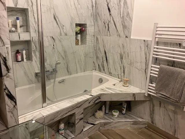 salle de bain moderne réalisée par AAZ Plomberie en Île de France
