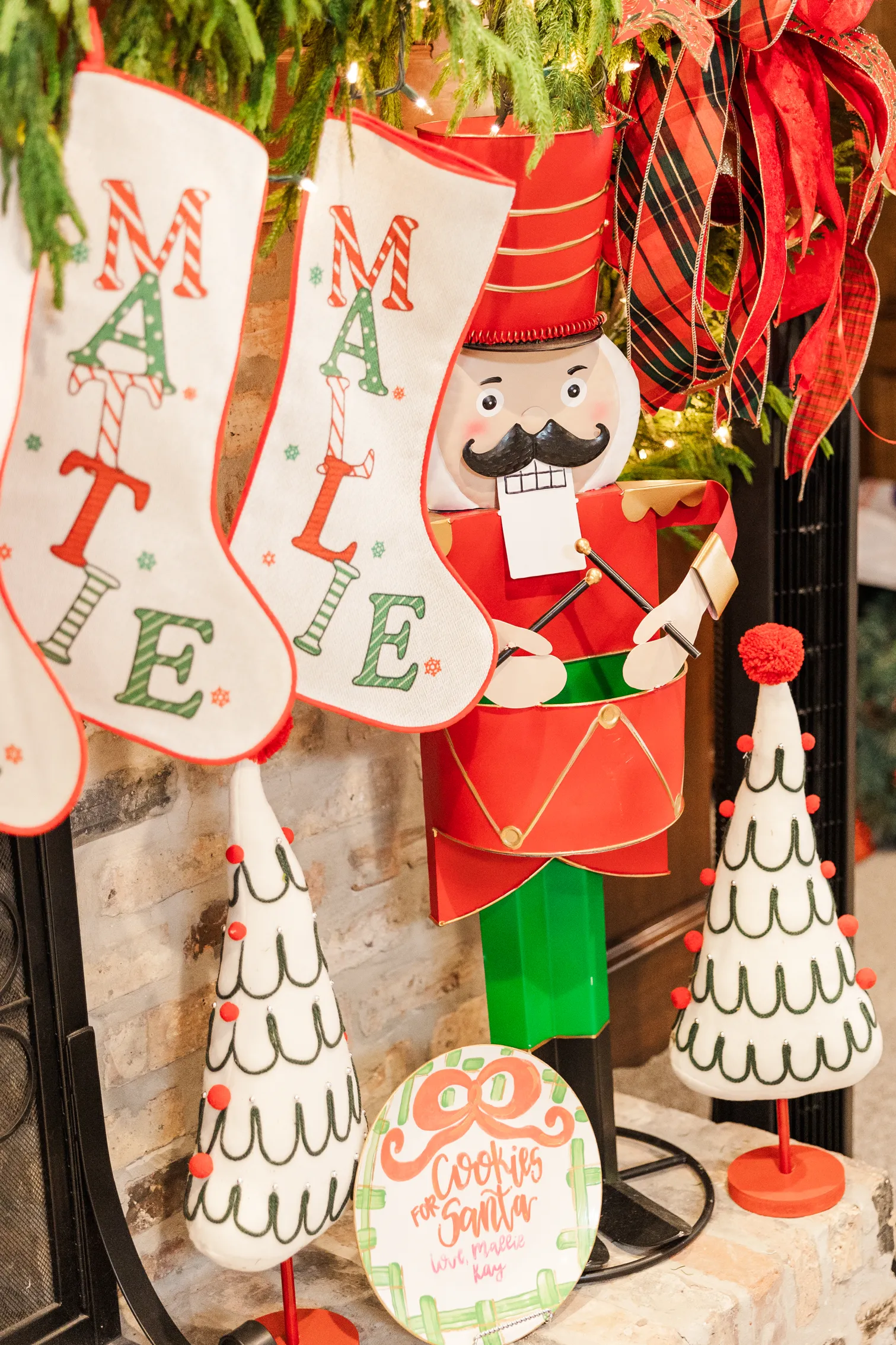 Luxury table setting by Sarah Overall Events with pink embroidered napkins, gold-rimmed plates, floral arrangements, and personalized menus in Shreveport.
