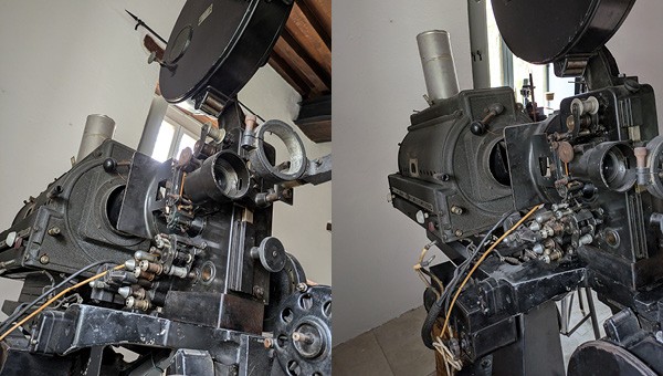 Anciennes machines de projection cinéma exposées dans le gîte