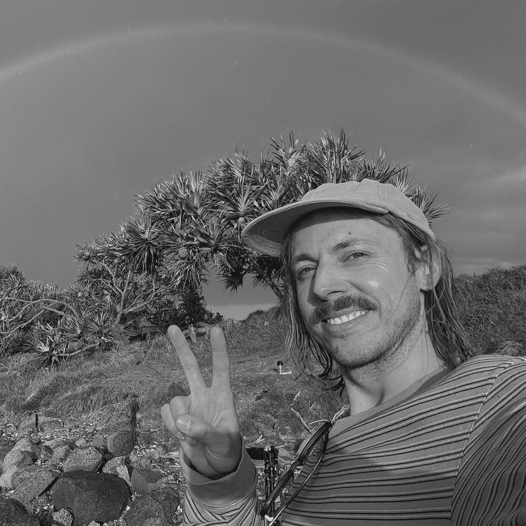 a person with the hands on the chin