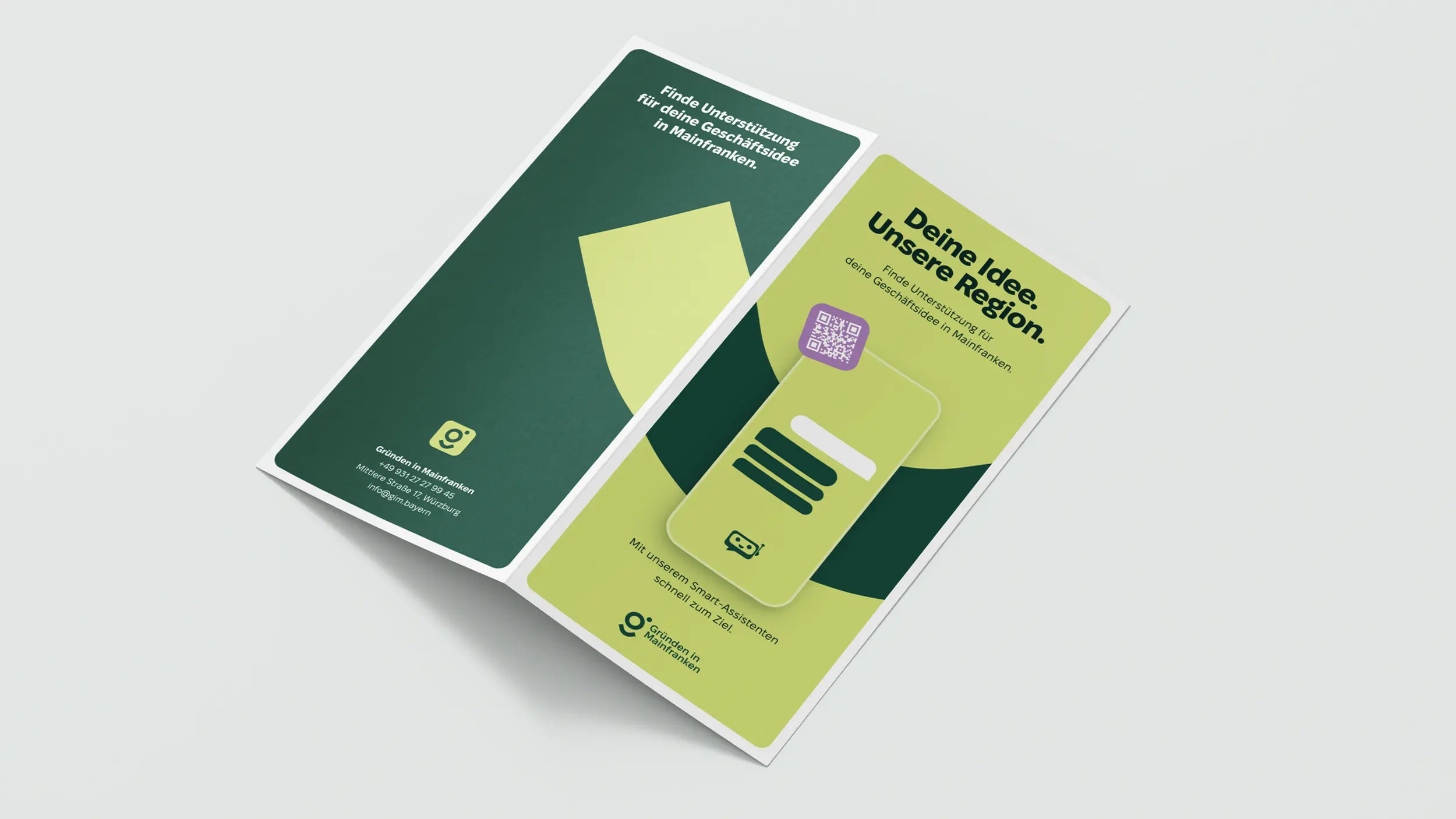 Flyer Außen- und Innenseite mit QR-Code und Smart-Assistent