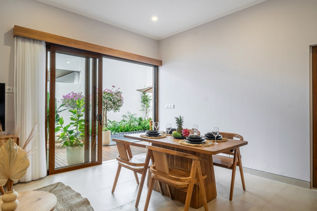 Completed 3- and 5-bedroom villas in a residential complex in Sanur, located just 6 minutes from the ocean