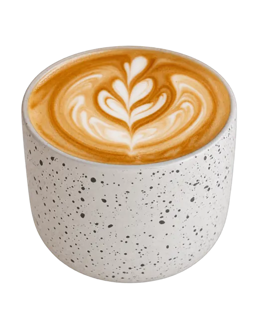 Cappuccino mit Latte Art in einer gesprenkelten Tasse