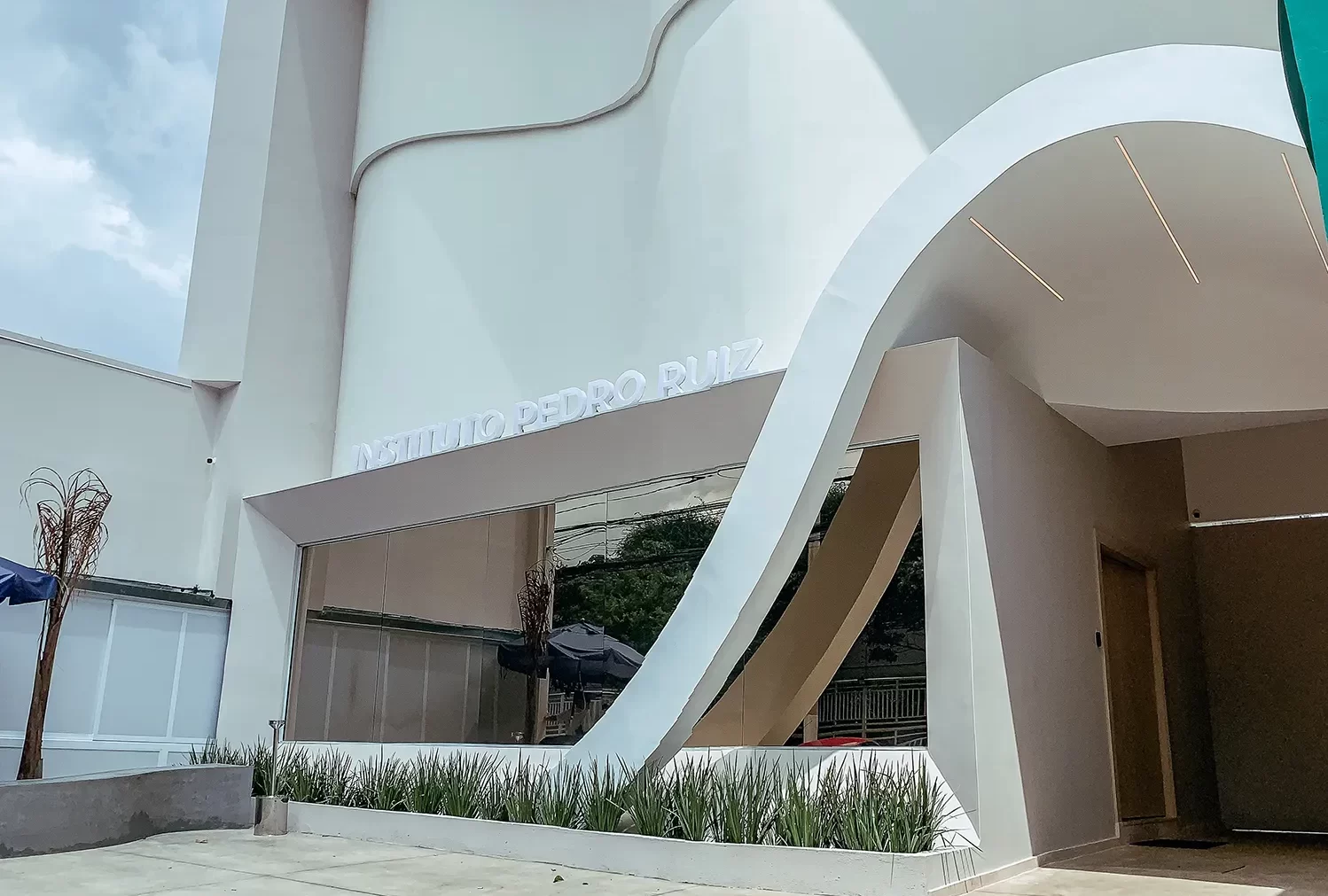 Prédio do Instituto Pedro Ruiz, que usa o canal de denúncias da SafeSpace