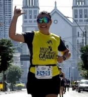 foto de um aluno da pro elite correndo