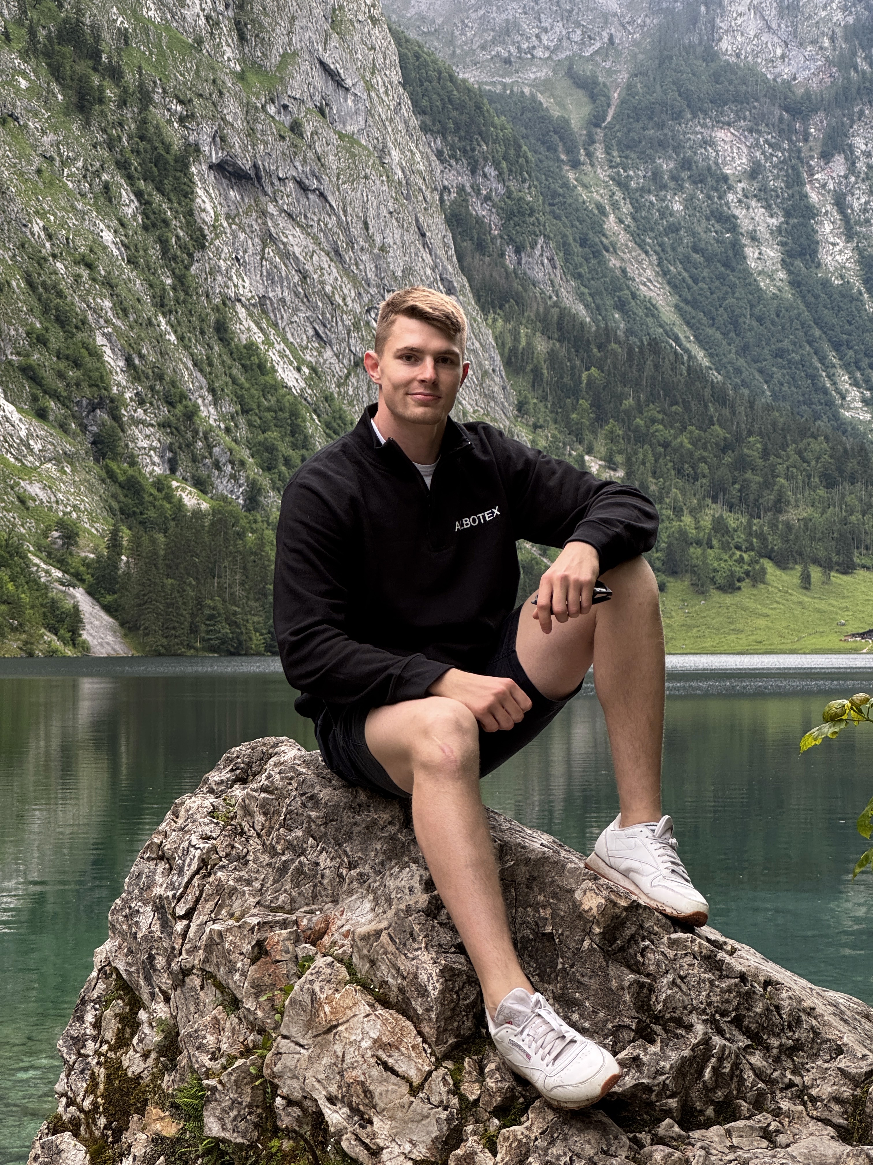 Concetrated triathlete grayscale