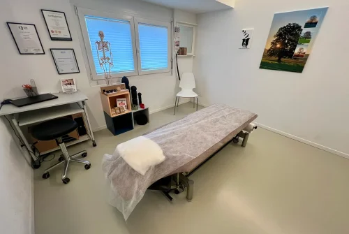 Behandlungsraum im Liebscher & Bracht Gesundheitszentrum Mettmenstetten – zertifizierte Schmerztherapie Kanton Zürich