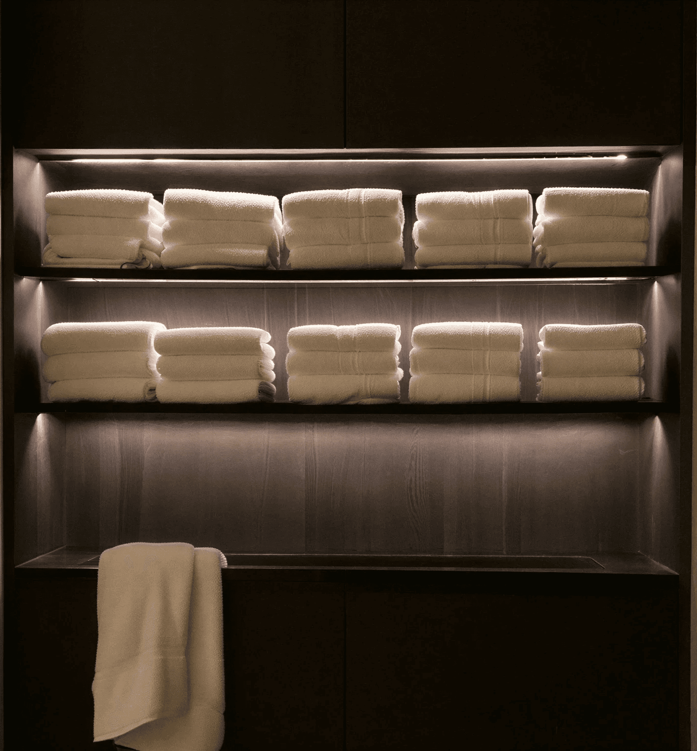 A bottle of daisy perfume with floral accents.