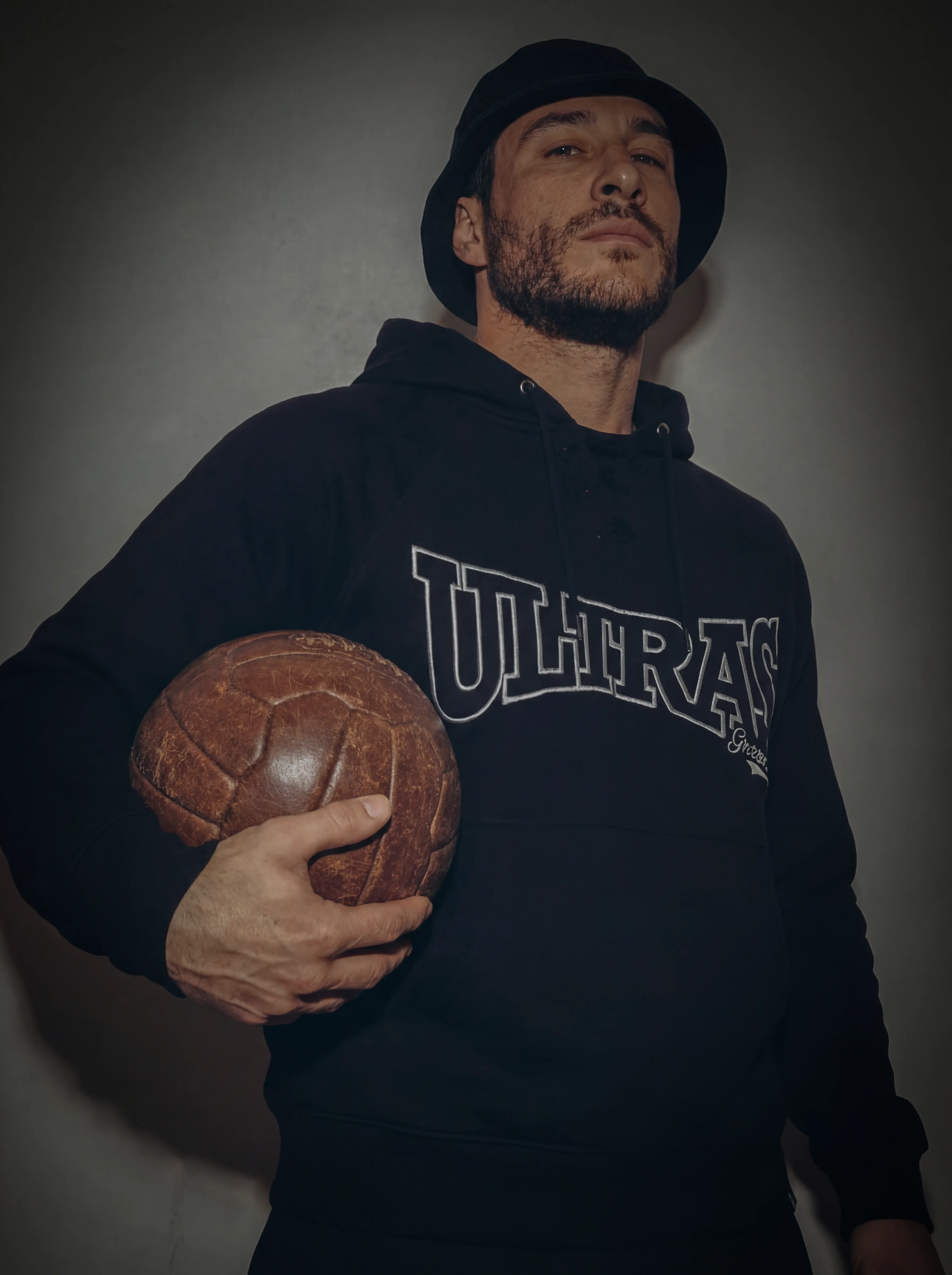 speaker with a half white half green background