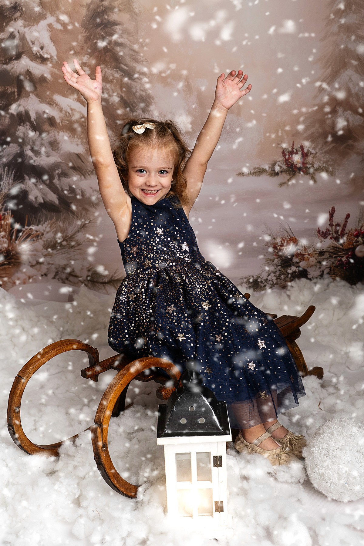 Vánoční tématické focení dětí na saních, Bára Linhová Praha.