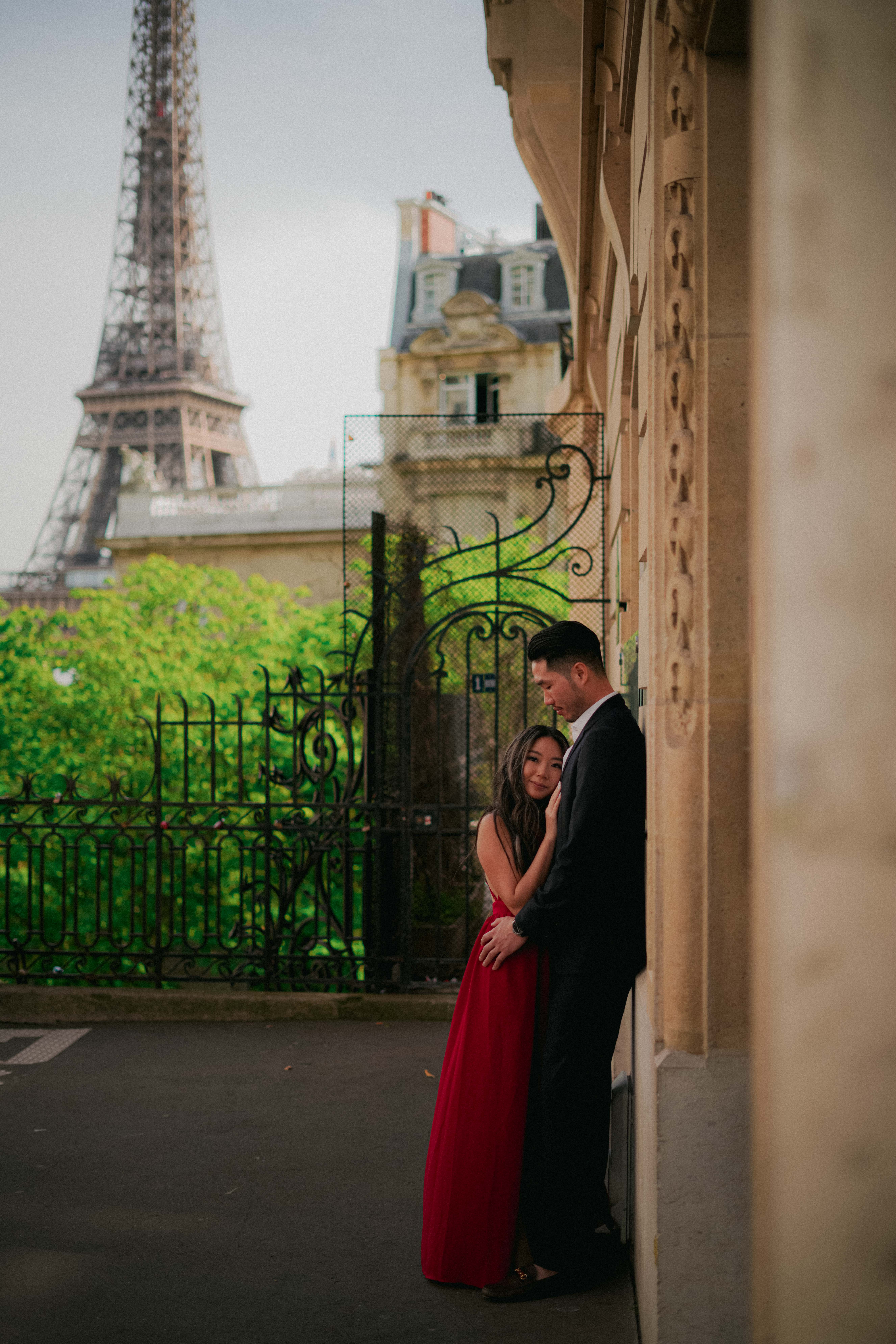 Paris Photographer - LeParisPro. Weddings, engagements, proposals, lifestyle and fashion photoshoots.