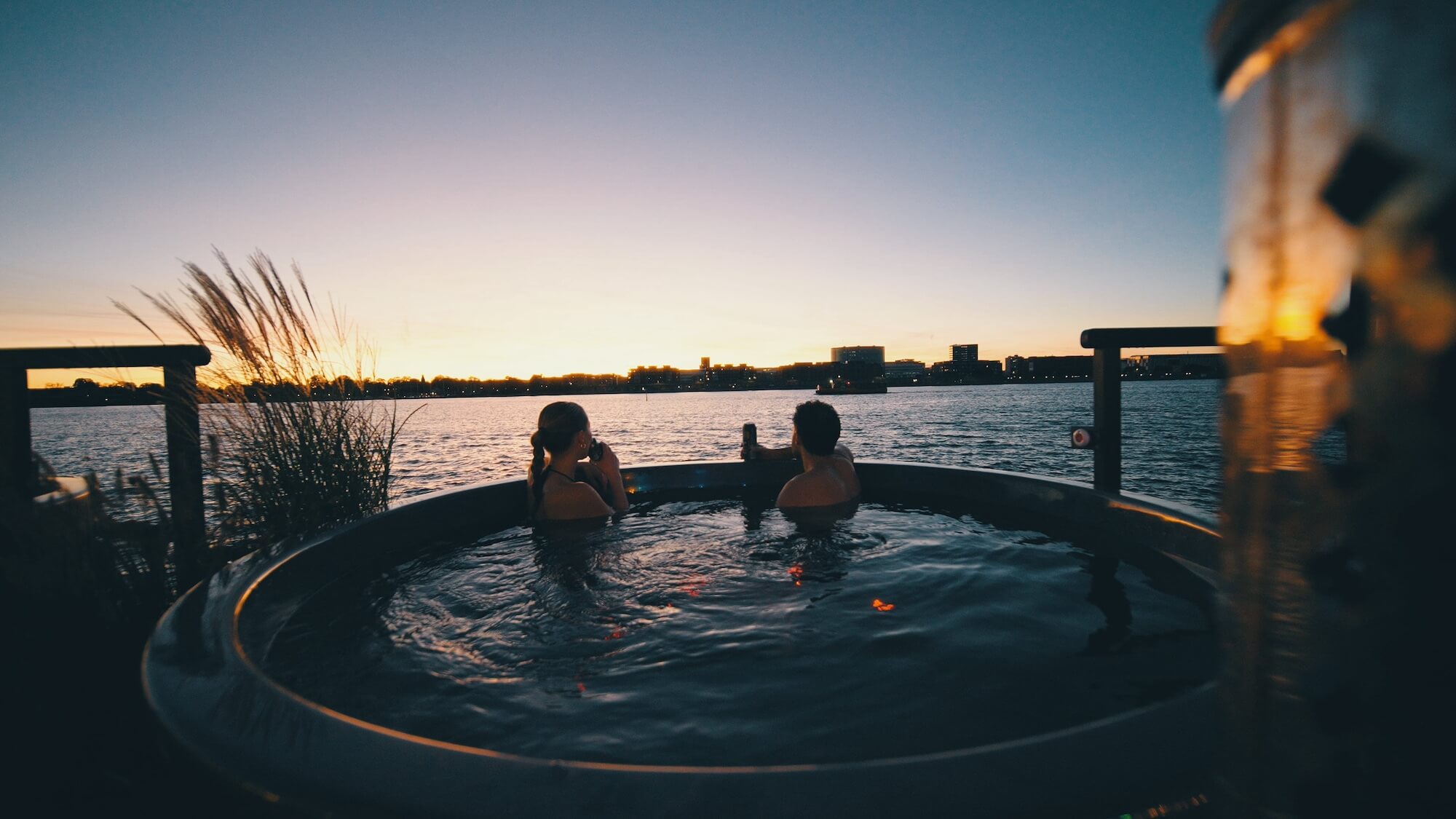 A man and a women in a CopenHot hot tub