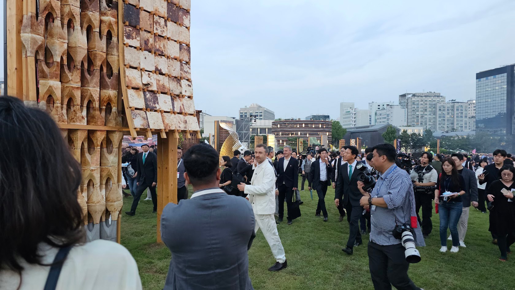 Mycelium Facade designed by Anomalia, exhibited at the 5th Seoul Biennale of Architecture and Urbanism 2025.