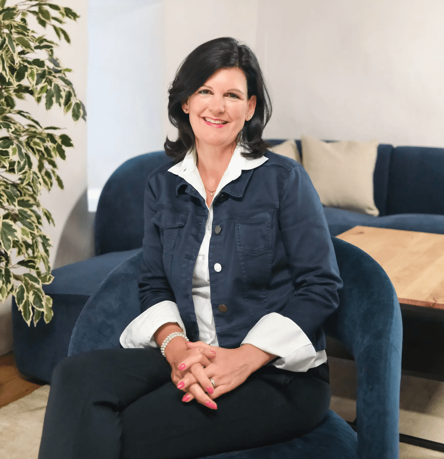 Leiterin Immobilienverkauf Amanda Seiler im Büro bei Kocher Immobilien